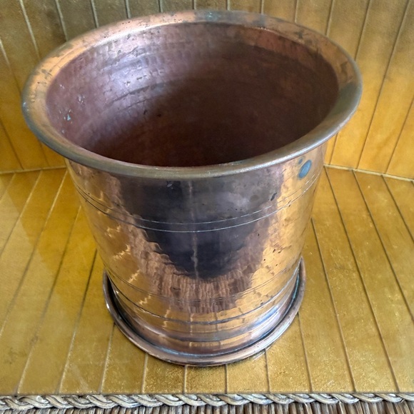 VTG hammered copper bucket planter French - Picture 4 of 8